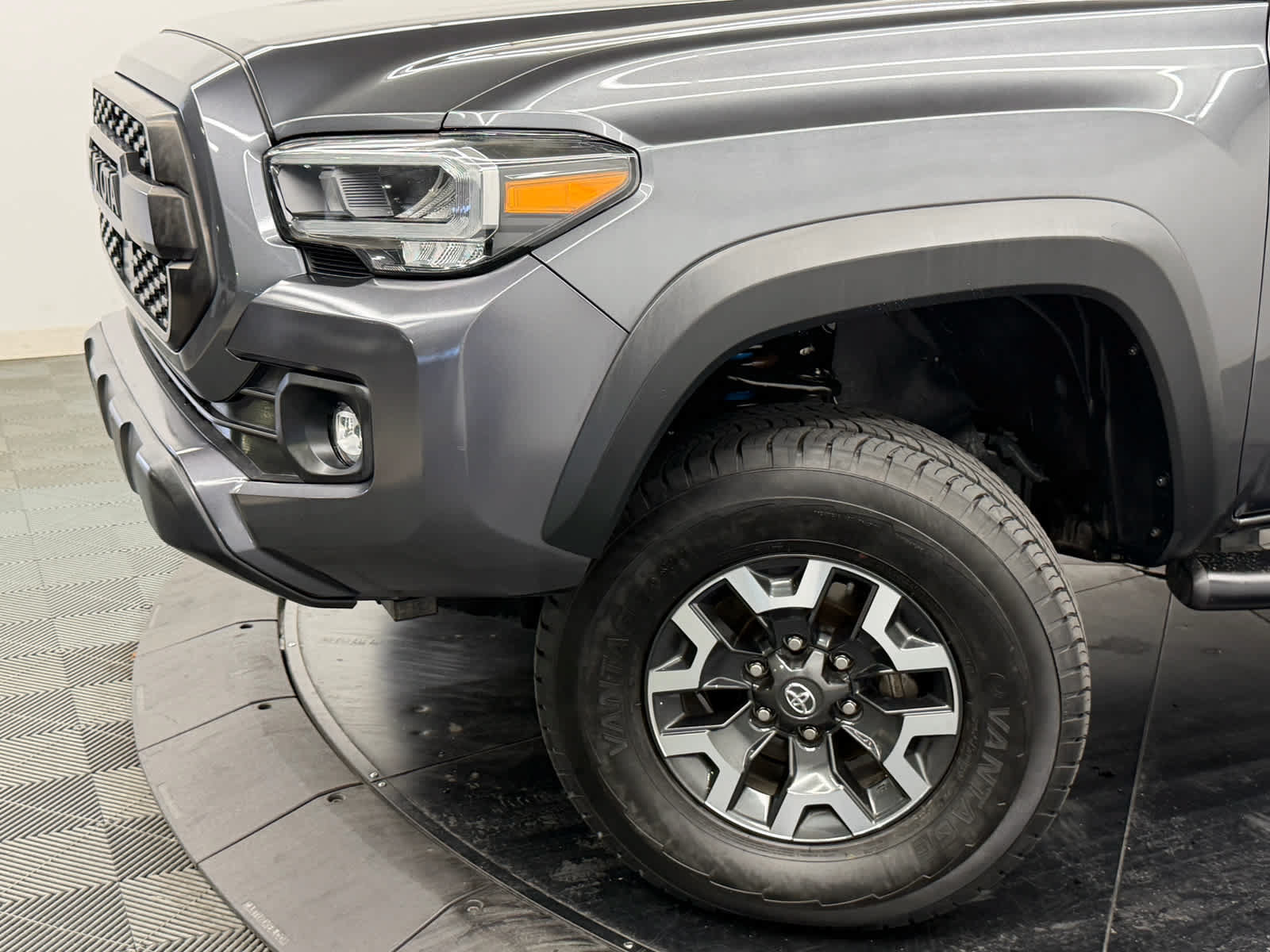 Used 2022 Toyota Tacoma TRD Off-Road w/ Technology Package RWD image 4