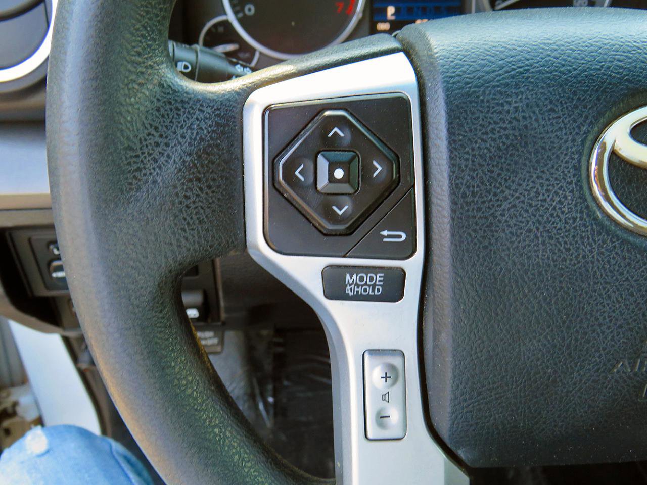 Used 2014 Toyota Tundra SR5 w/ SR5 Upgrade Package image 25