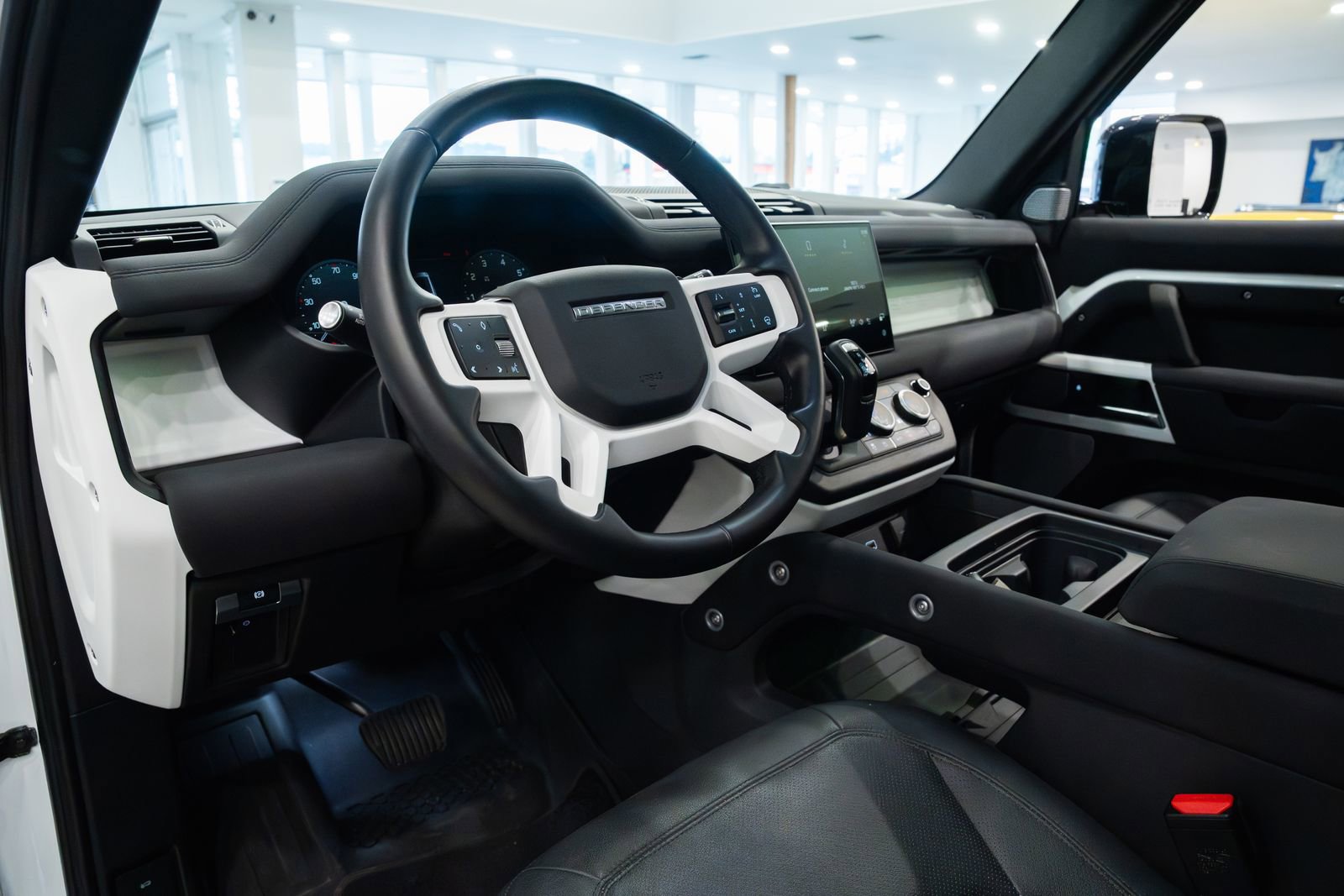 Used 2023 Land Rover Defender 130 SE image 19