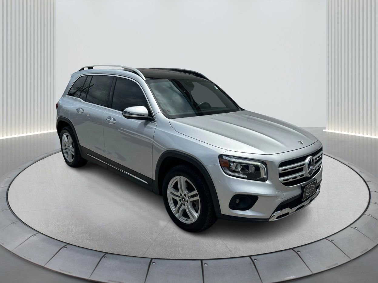 Used 2021 Mercedes-Benz GLB 250 4MATIC w/ Premium Package image 3