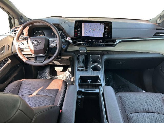 Used 2023 Toyota Sienna Platinum AWD/4WD image 26