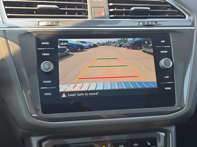 Used 2022 Volkswagen Tiguan SE w/ Panoramic Sunroof Package AWD/4WD image 26