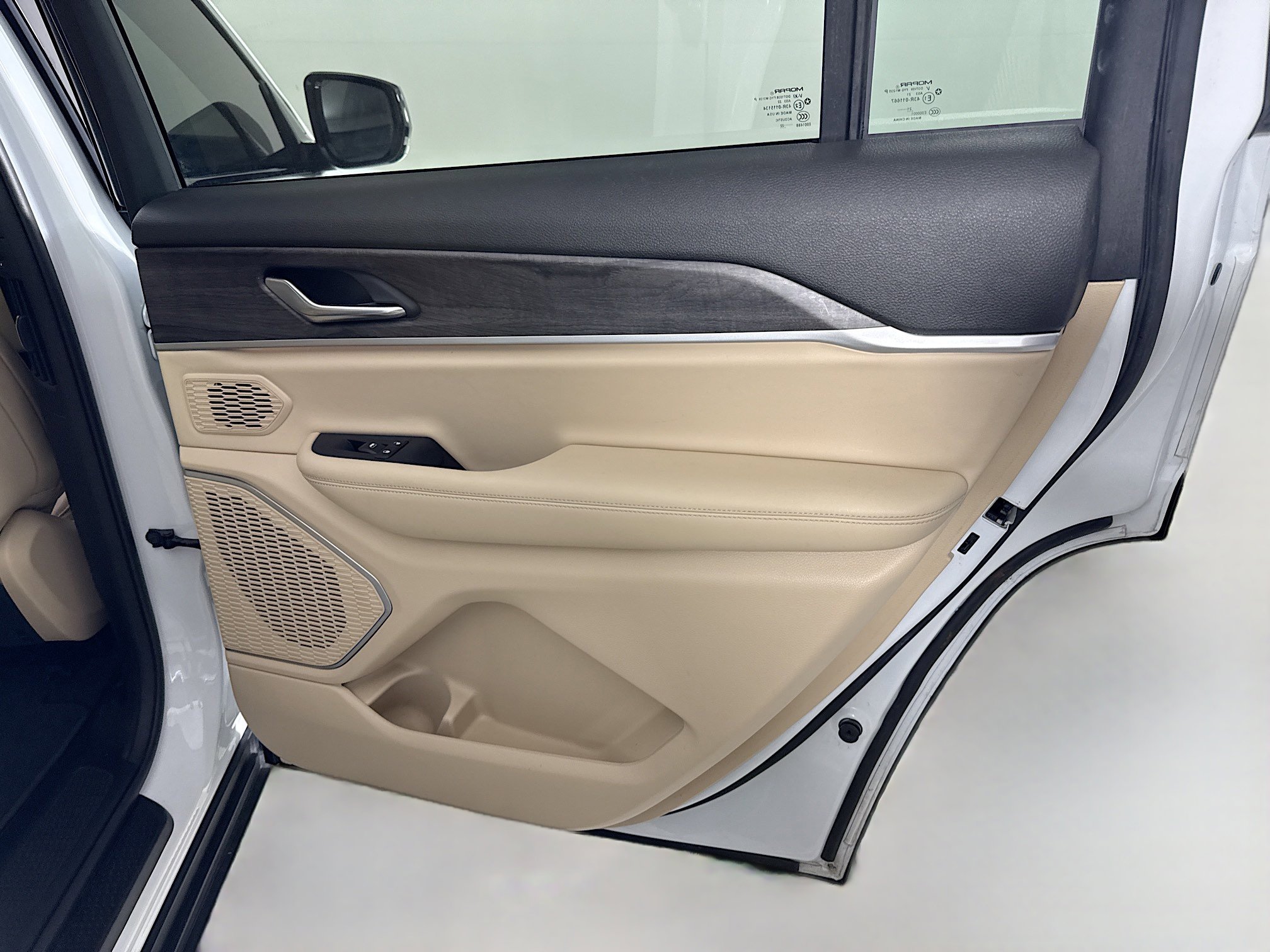 Used 2022 Jeep Grand Cherokee L Limited RWD image 28