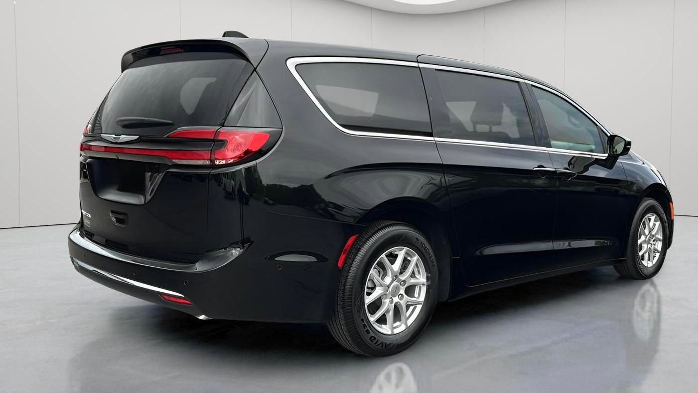 New 2025 Chrysler Pacifica Select FWD image 6