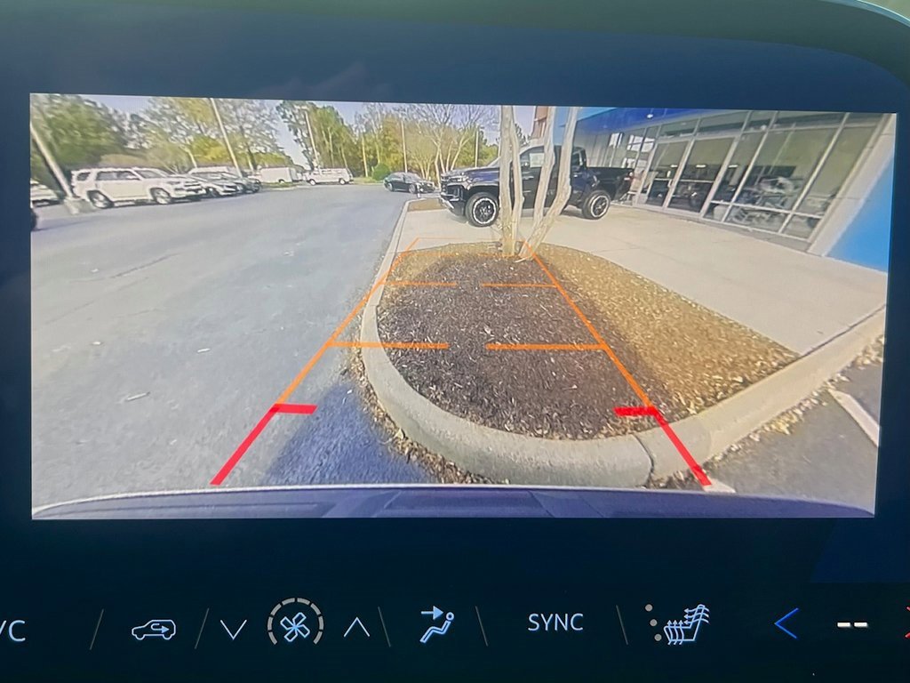 Used 2025 Chevrolet Suburban Z71 image 8