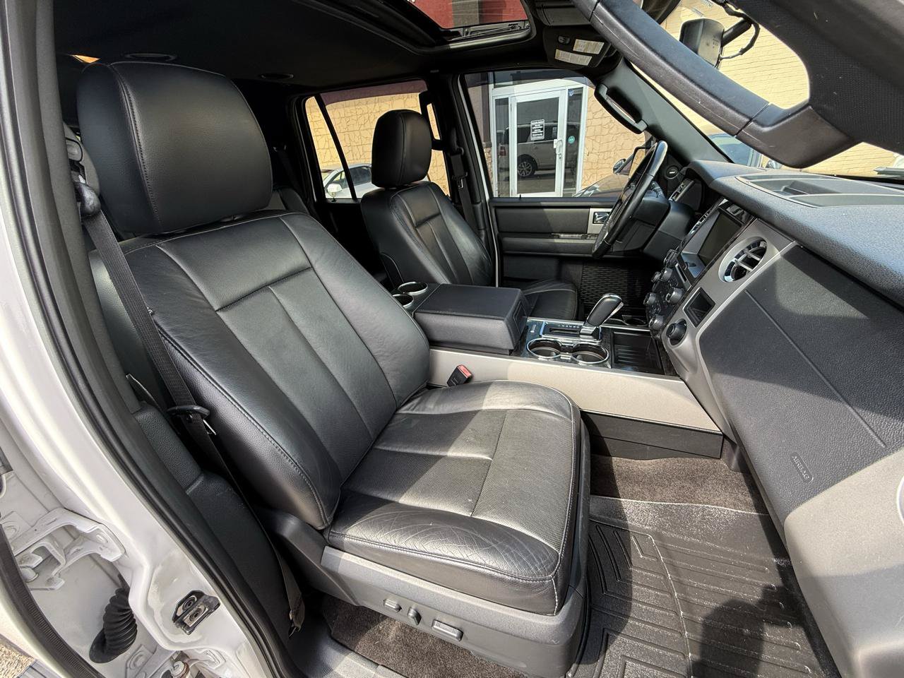 Used 2015 Ford Expedition Limited w/ Equipment Group 301A AWD/4WD image 15