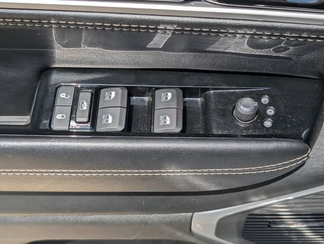Used 2024 Jeep Wagoneer L Series II RWD image 21