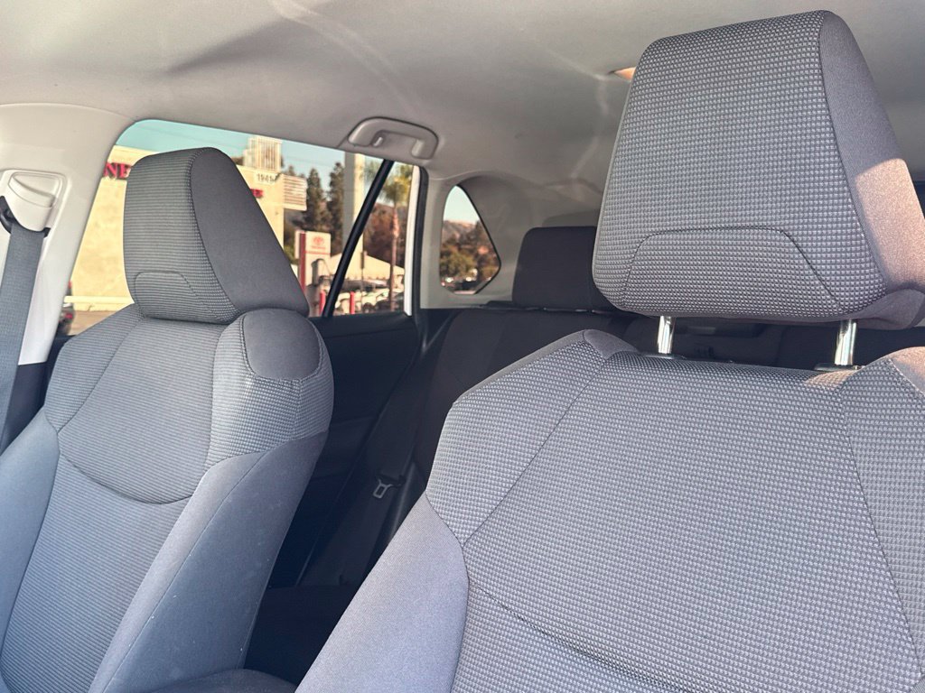 Certified 2021 Toyota RAV4 LE AWD/4WD image 24