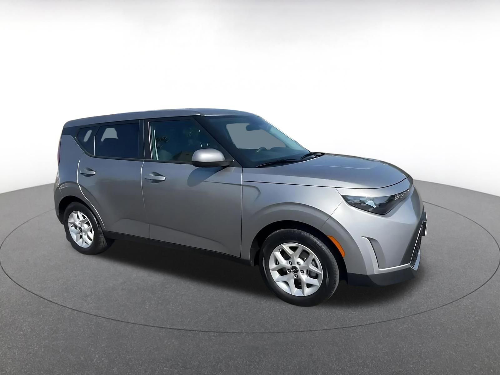 Used 2025 Kia Soul LX w/ LX Technology Package image 2