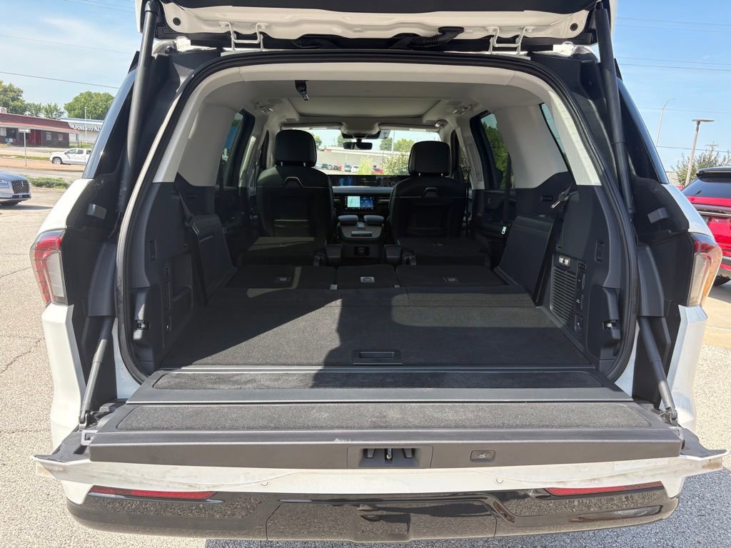 New 2025 Lincoln Navigator Reserve w/ Jet Appearance Package image 17