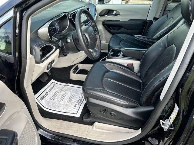 Used 2024 Chrysler Pacifica Limited FWD image 13