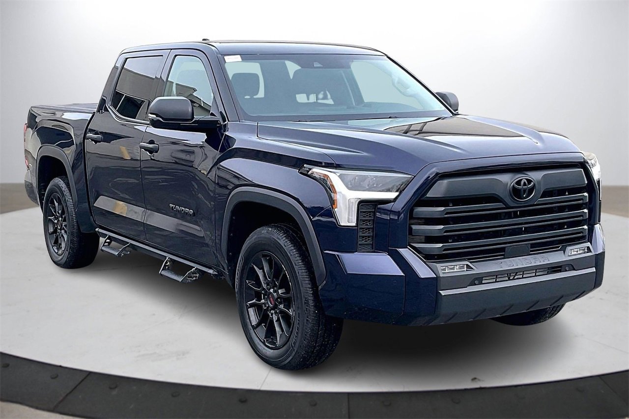Used 2022 Toyota Tundra SR5 w/ SR5 Convenience Package image 2