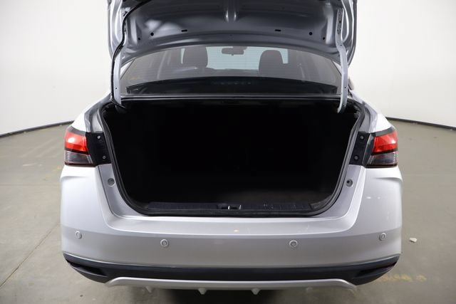 Used 2022 Nissan Versa SR w/ Convenience Package FWD image 17