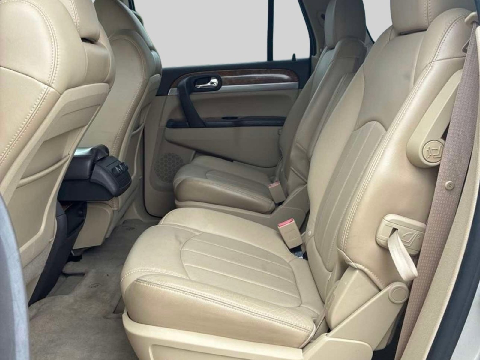 Used 2011 Buick Enclave CXL FWD image 5