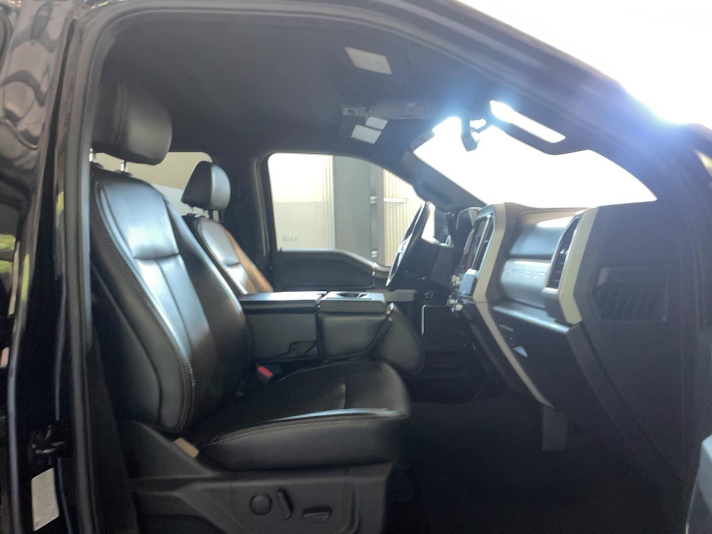 Used 2022 Ford F350 Lariat w/ Lariat Ultimate Package AWD/4WD image 19