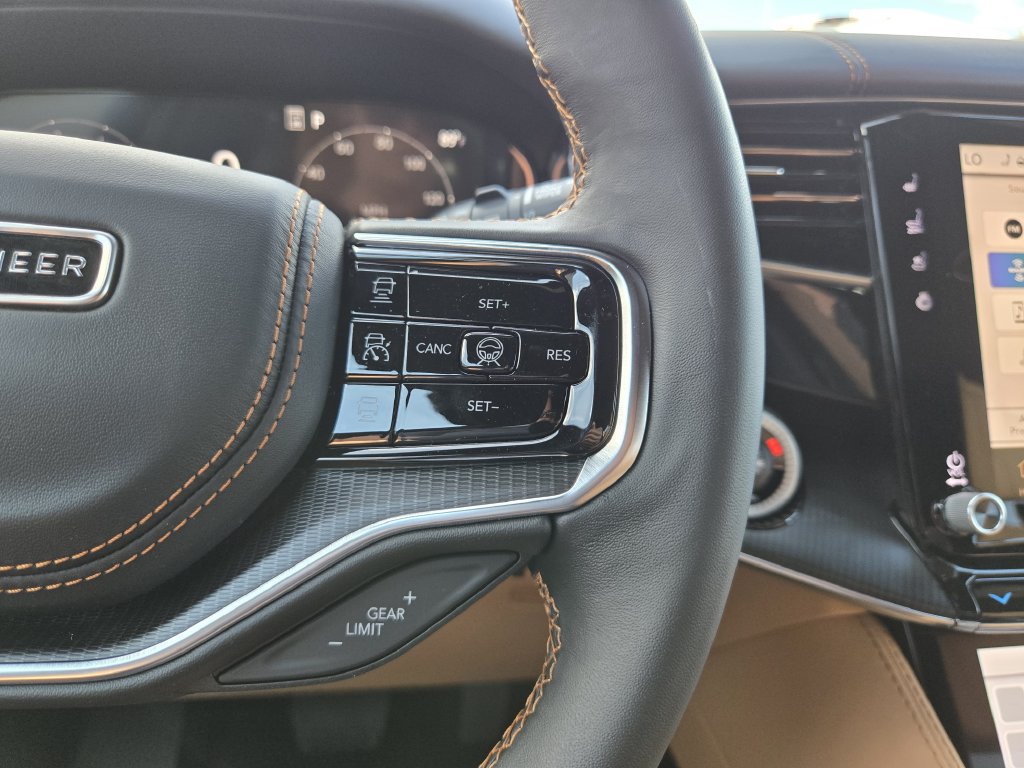 New 2026 Jeep Grand Wagoneer L Summit AWD/4WD image 18