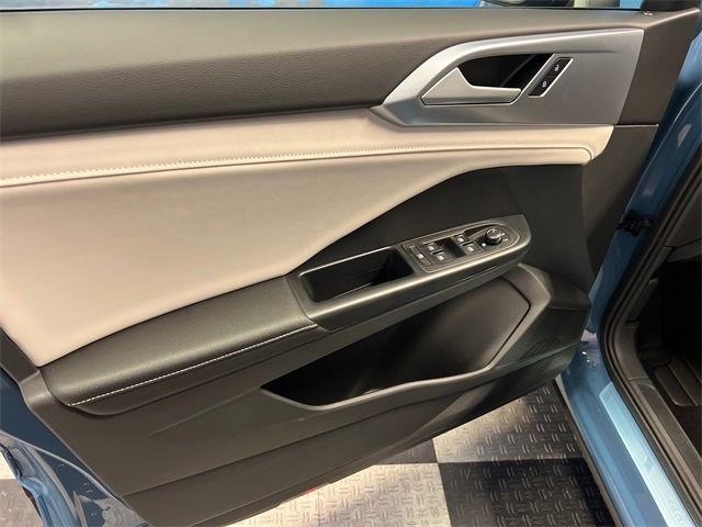 New 2026 Volkswagen Taos SE image 7