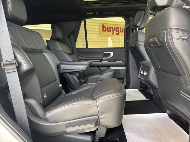 New 2026 Ford Expedition Platinum w/ Stealth Appearance Package image 24