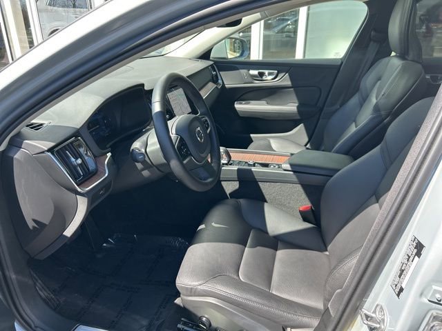 Certified 2025 Volvo V60 B5 Cross Country Plus AWD/4WD image 17