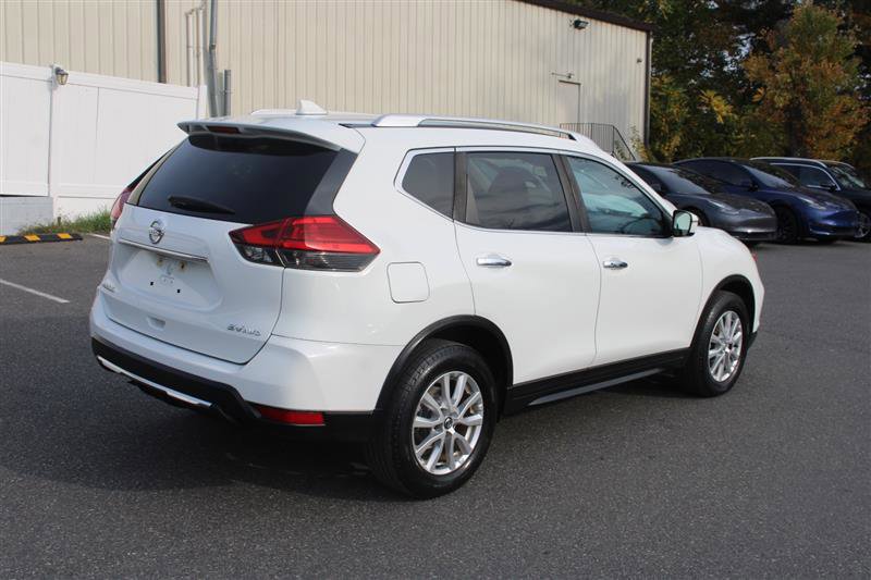 Used 2017 Nissan Rogue SV image 8