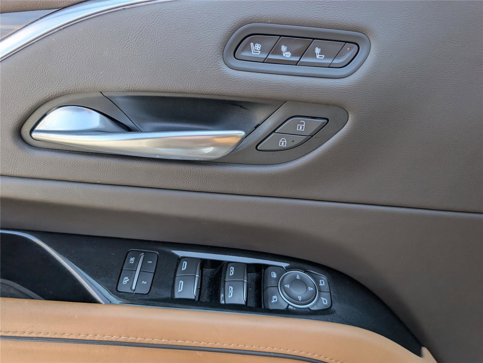 Used 2022 Cadillac Escalade Premium Luxury AWD/4WD image 26