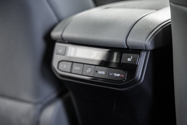 New 2025 Toyota Highlander Platinum image 34