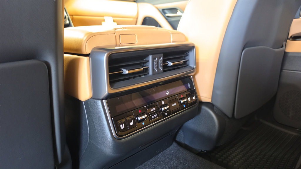 New 2026 Lexus LX 600 4WD w/ Accessory Package (2T) image 19