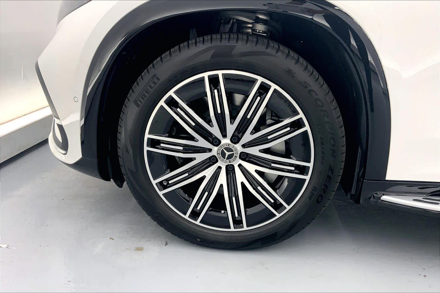 New 2027 Mercedes-Benz EQS 400 4MATIC SUV image 9