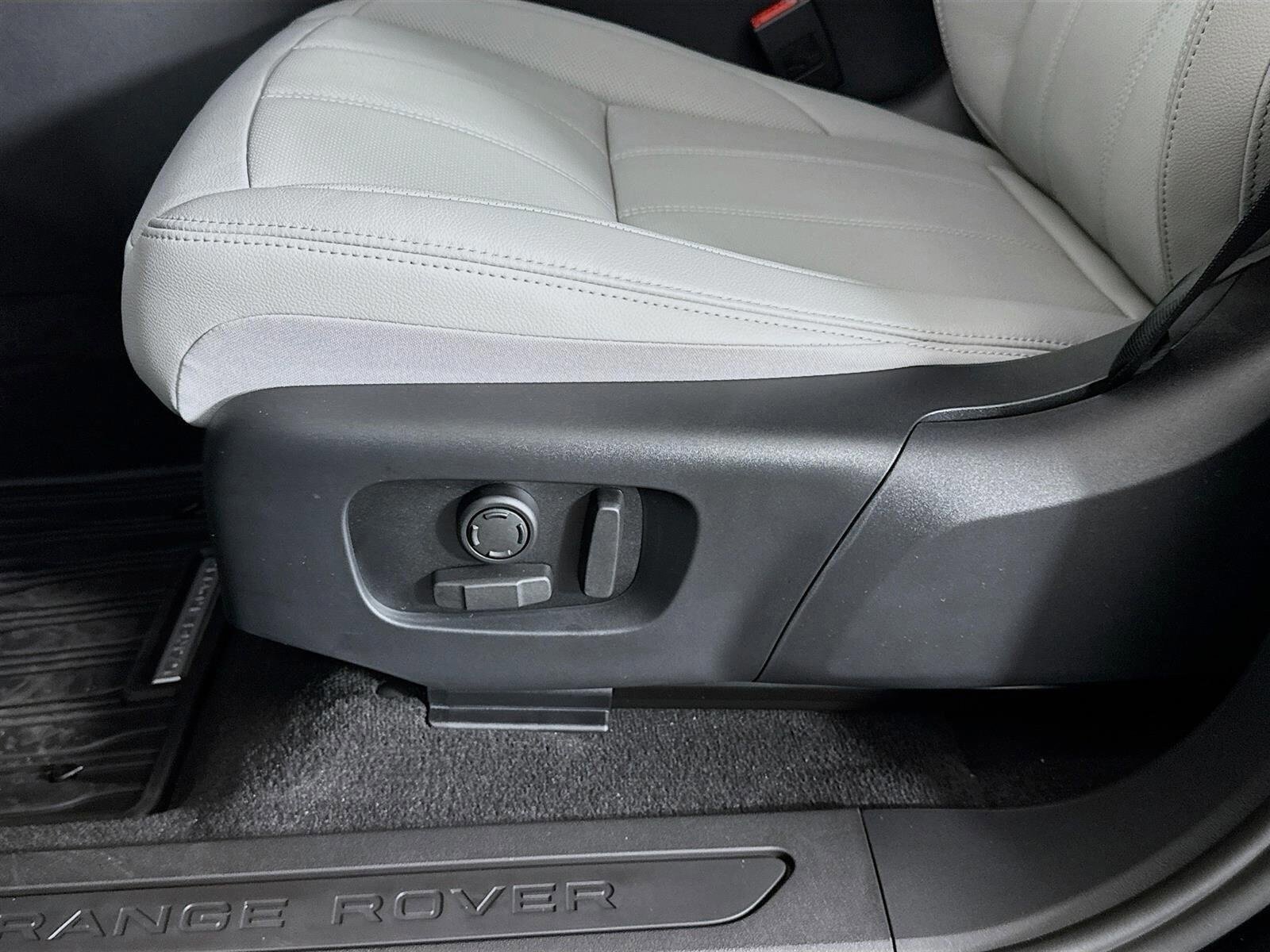 Used 2026 Land Rover Range Rover Evoque S AWD/4WD image 22