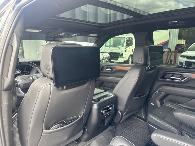 Used 2025 GMC Yukon XL Denali w/ Denali Reserve Package AWD/4WD image 16