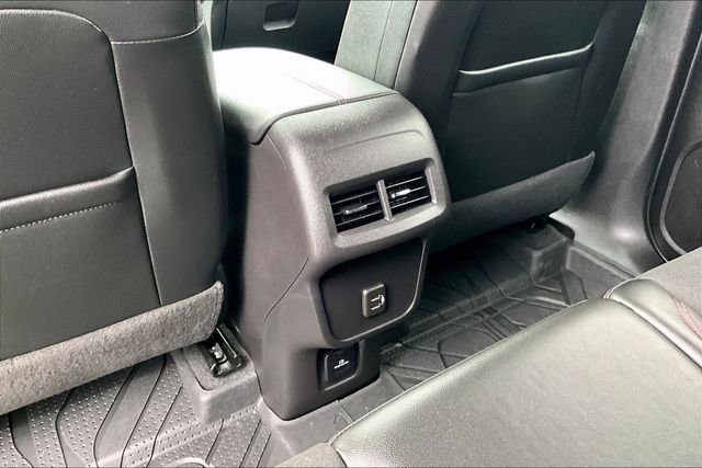 Used 2024 Chevrolet Equinox RS FWD image 32