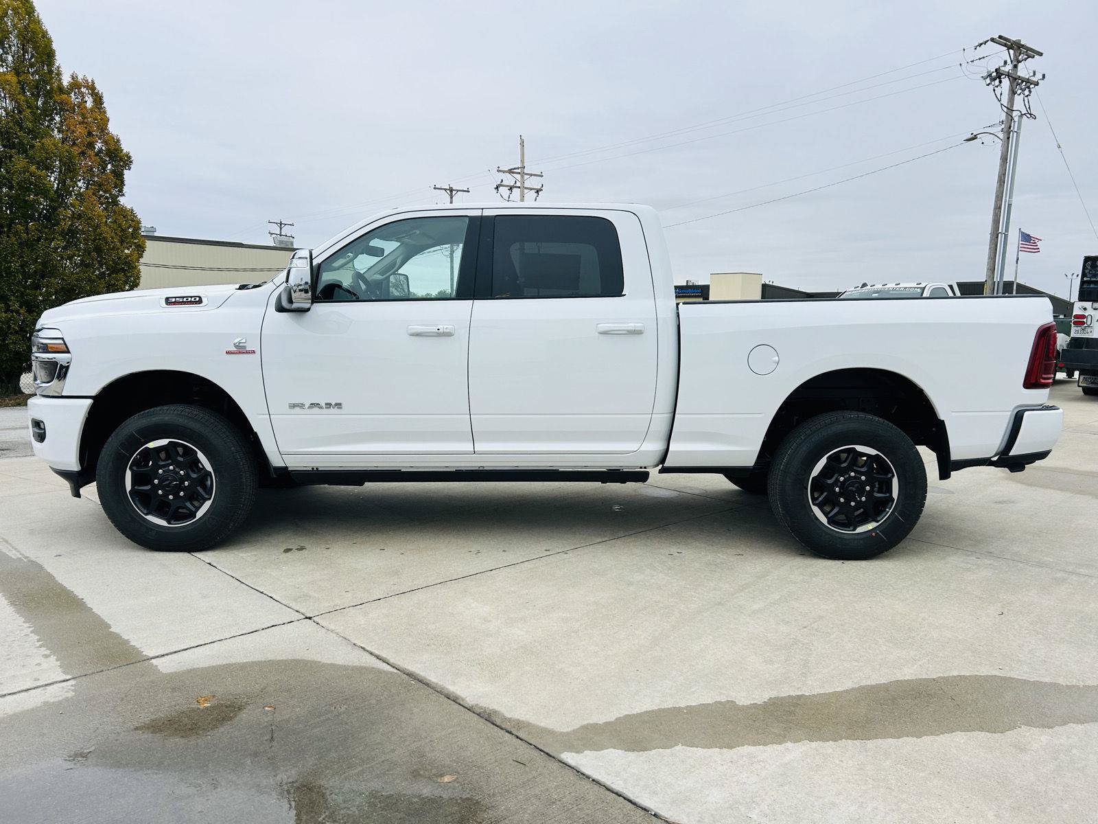 New 2026 RAM 3500 Laramie AWD/4WD image 38