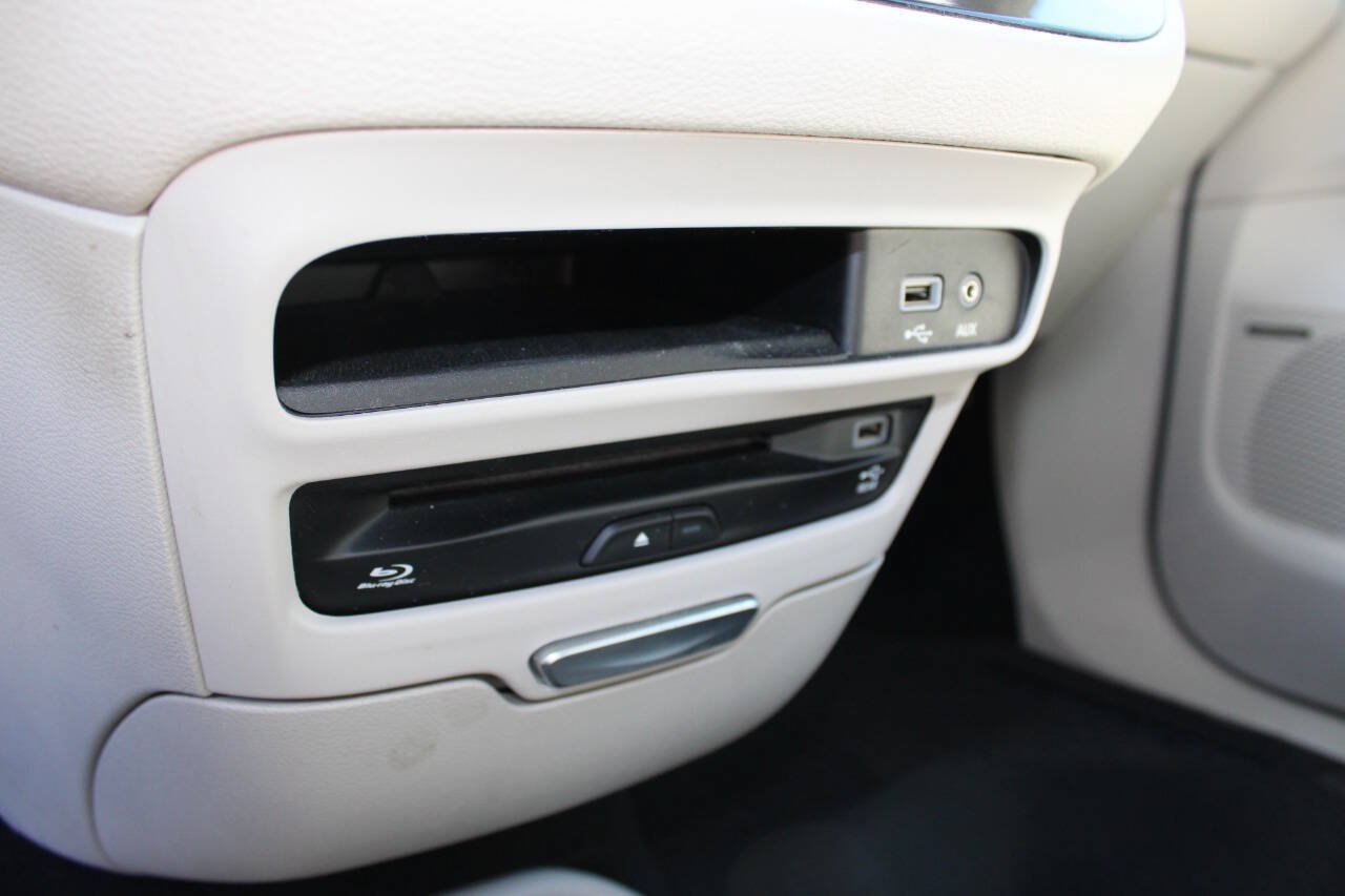 Used 2017 Chrysler Pacifica Limited FWD image 17