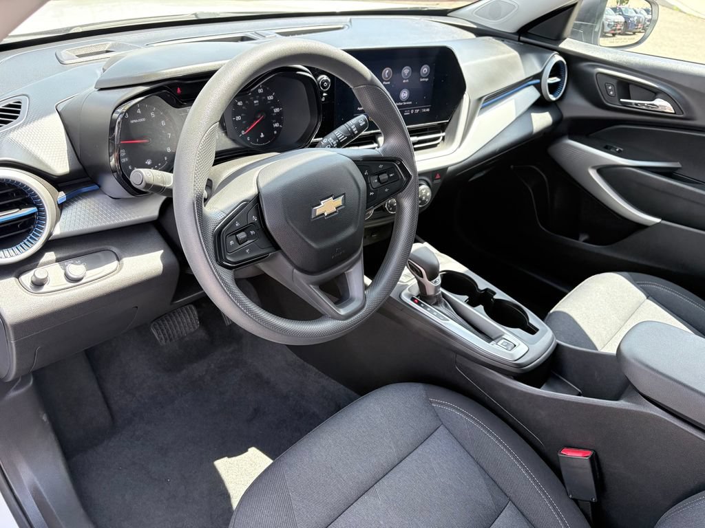 Used 2025 Chevrolet Trax LS FWD image 7