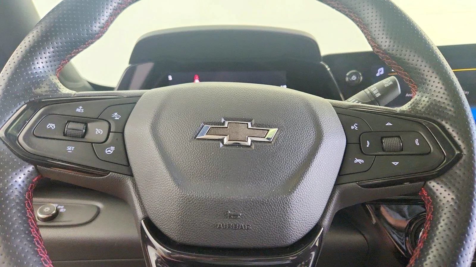 Used 2024 Chevrolet Trax RS w/ Sunroof Package FWD image 19