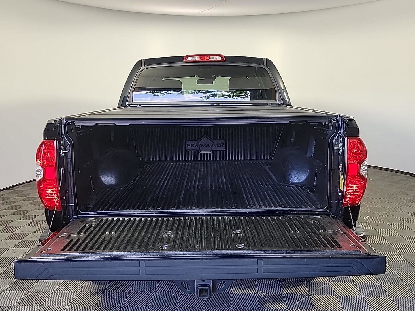 Used 2018 Toyota Tundra Limited w/ Limited Premium Package AWD/4WD image 7