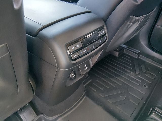 Used 2023 Hyundai Palisade SEL w/ Premium Package FWD image 12
