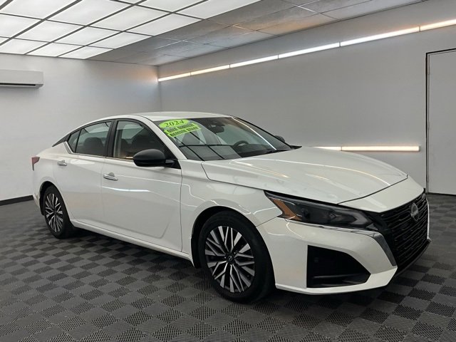 Used 2024 Nissan Altima 2.5 SV image 3