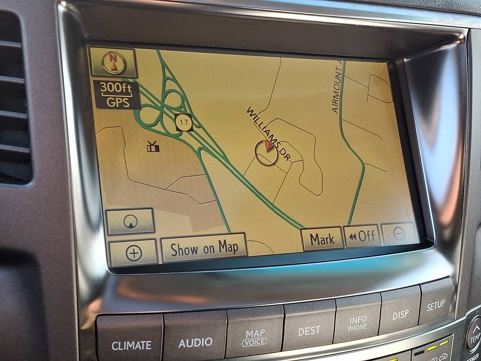 Used 2011 Lexus LX 570 4WD image 18