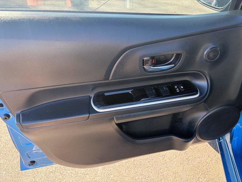 Used 2015 Toyota Prius C Three image 11