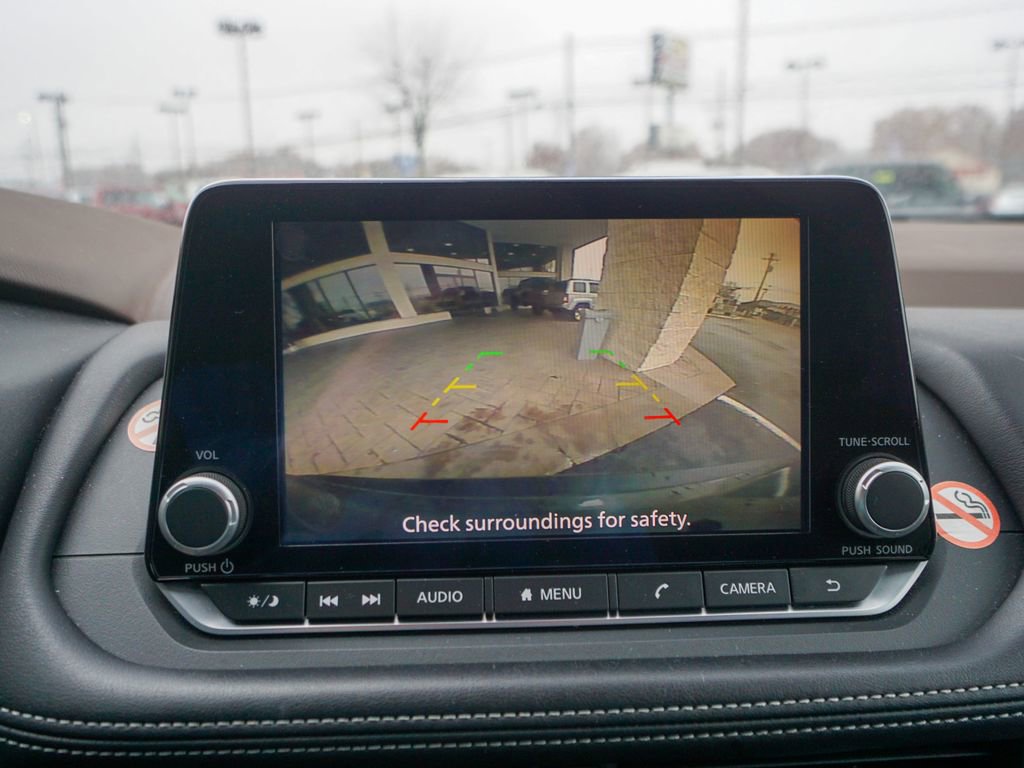 Used 2023 Nissan Rogue S image 19