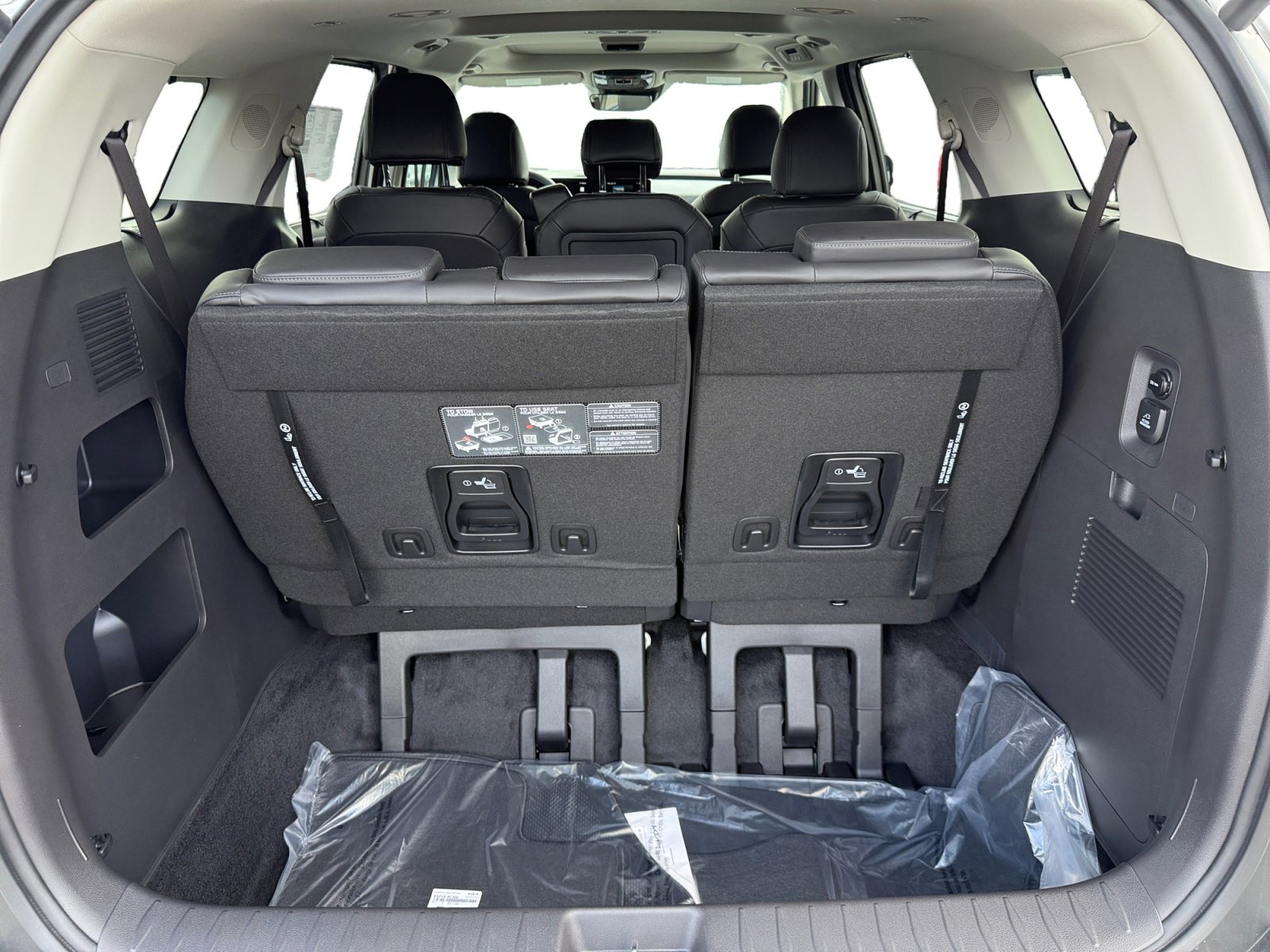 New 2026 Kia Carnival SX FWD image 17