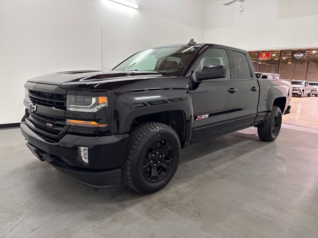 Used 2017 Chevrolet Silverado 1500 LT w/ Midnight Edition AWD/4WD image 8