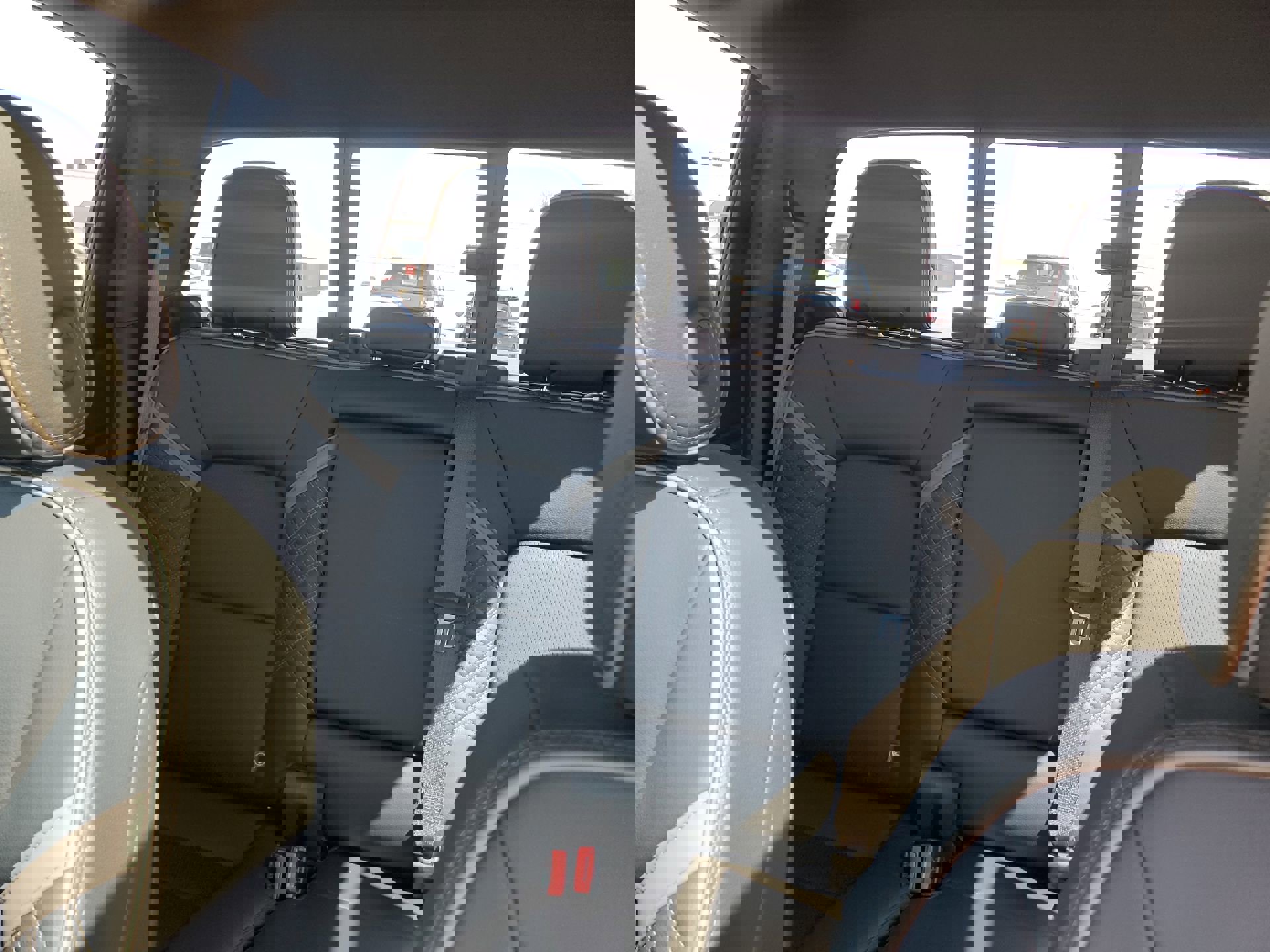 Used 2025 GMC Canyon Denali image 29