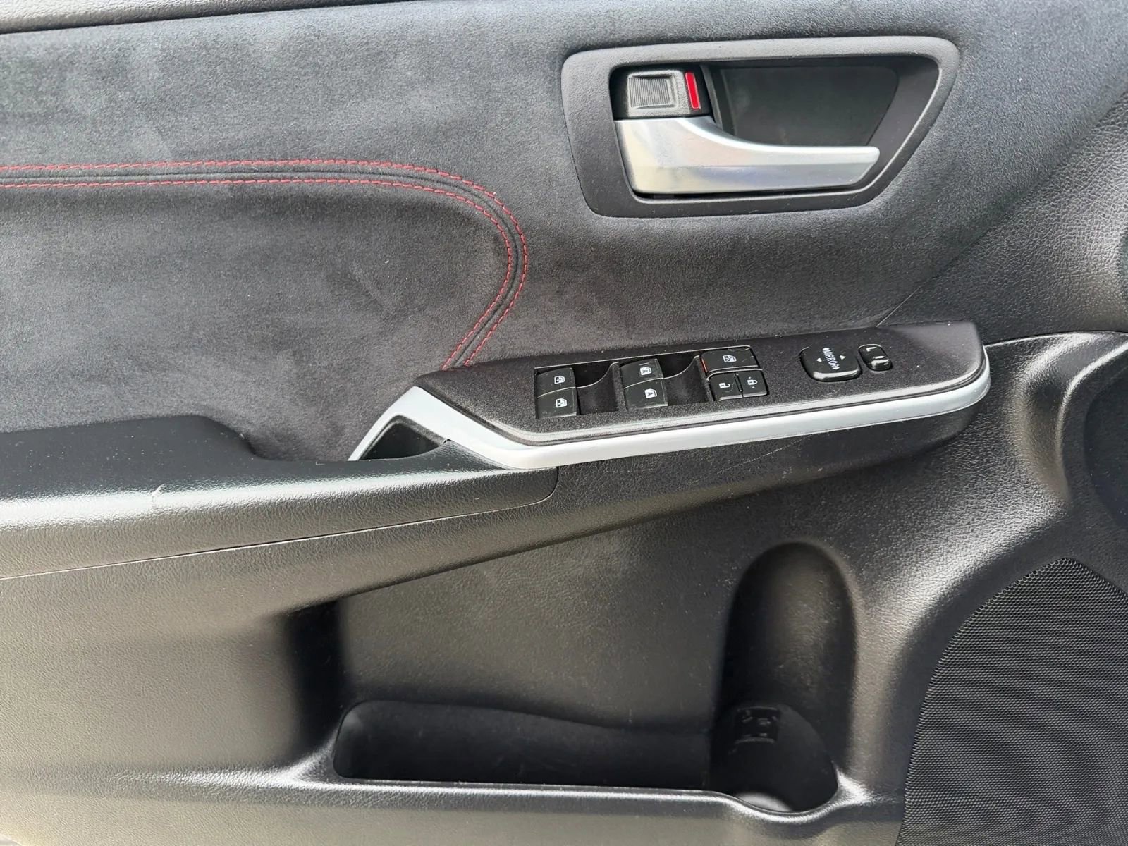 Used 2015 Toyota Camry XSE image 16