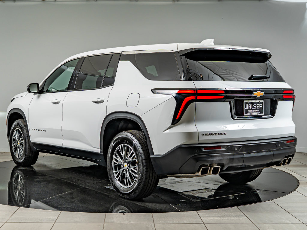 Used 2024 Chevrolet Traverse LS FWD image 7