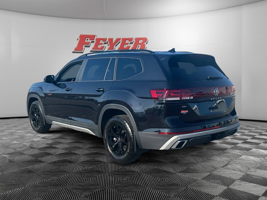 Used 2024 Volkswagen Atlas Peak Edition SEL image 3