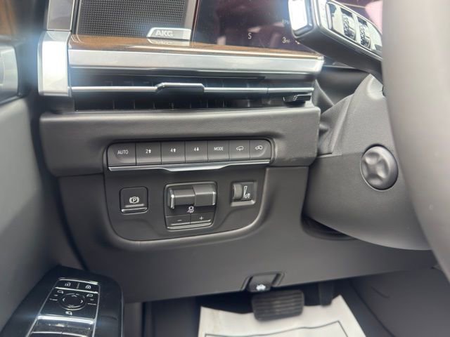 New 2026 Cadillac Escalade ESV Platinum Sport w/ LPO, ONYX Package image 18