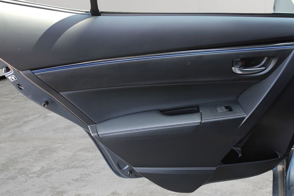 Used 2018 Toyota Corolla SE FWD image 18