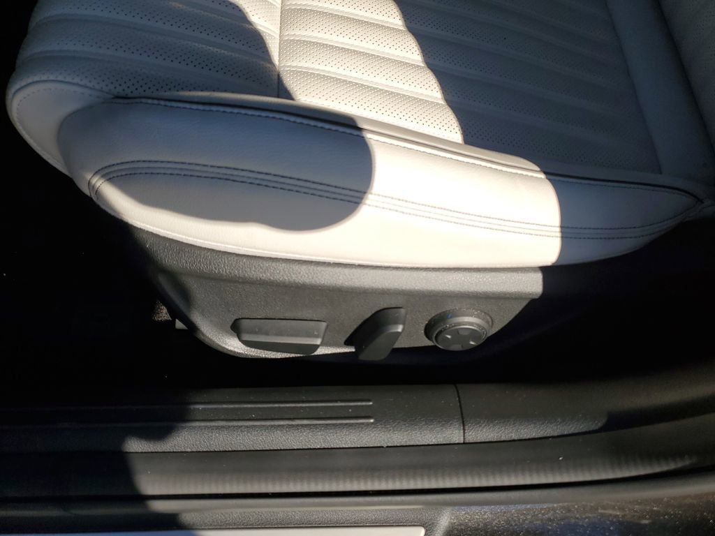 Used 2025 Genesis G70 2.5T w/ Sport Prestige Package image 22